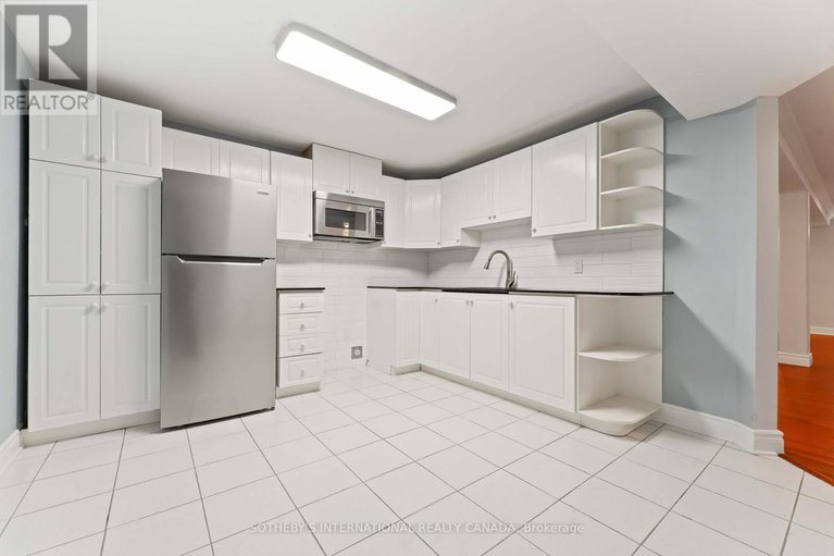 28996466/19-campfield-court/pineglencountry-place/ottawa/ontario/K2E7X8_41