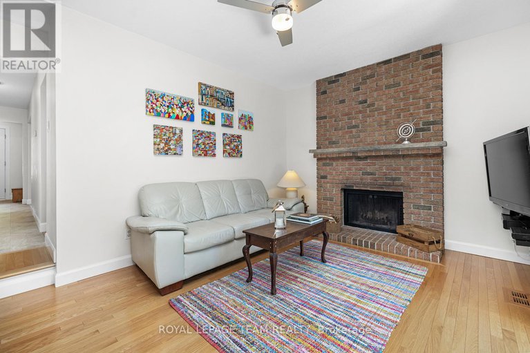 28840948/1179-st-moritz-court/convent-glen-north/ottawa/ontario/K1C2B2_13