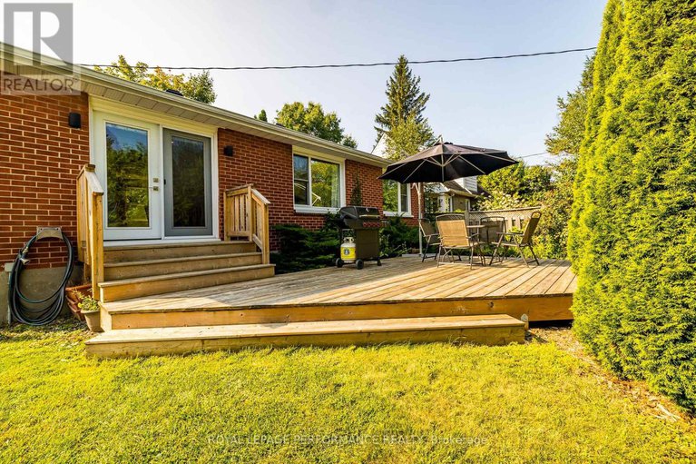 28842718/343-fullerton-avenue/overbrookcastle-heights/ottawa/ontario/K1K1K2_41