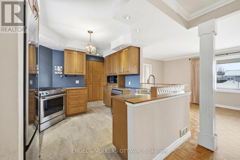 29371717/49-inverness-avenue/borden-farmstewart-farmcarleton-heightsparkwood-hills/ottawa/ontario/K2E6N6_11