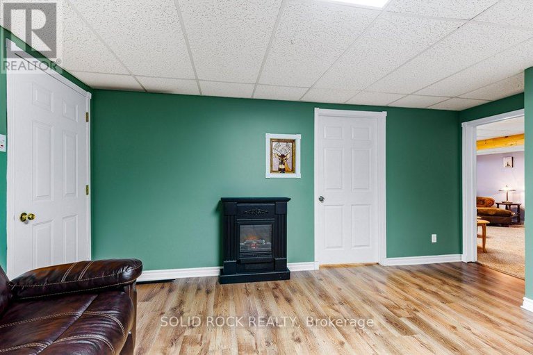 28671866/9-grove-street/iroquois/south-dundas/ontario/K0E1K0_26
