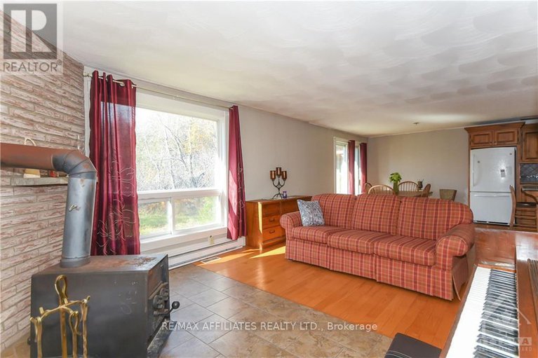 27595829/1860-greys-creek-road/greely/greely/ontario/K4P1H7_12