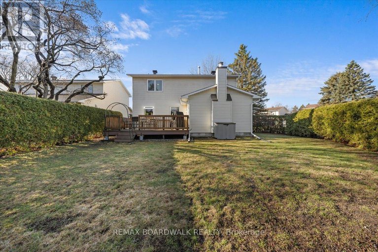 29633977/6241-st-albans-court/convent-glen-north/ottawa/ontario/K1C3C5_36