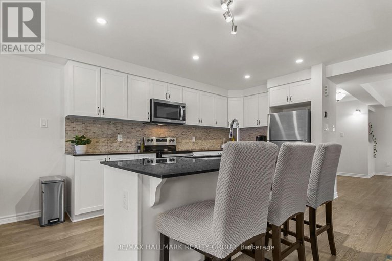 29249202/501-parade-drive/stittsville-south/ottawa/ontario/K2S0X7_9