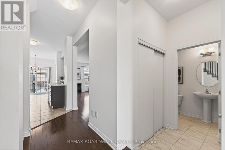 29438320/716-oakglade-avenue/emerald-meadowstrailwest/ottawa/ontario/K2M0B3_4