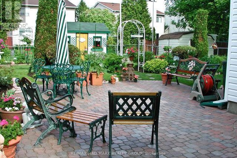 29434768/1177-st-moritz-crescent-n/convent-glen-north/ottawa/ontario/K1C2B2_40