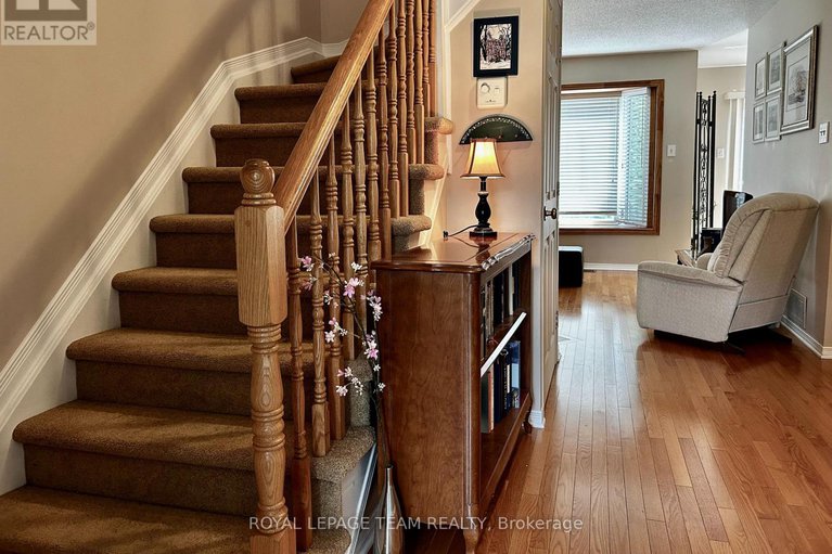28666132/15-santa-cruz-private/riverview-park/ottawa/ontario/K1G6M5_6