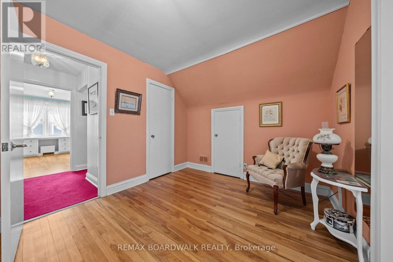 29393366/961-kingsmere-avenue/mckellar-heightsglabar-park/ottawa/ontario/K2A3K3_28