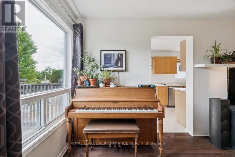 28591914/1869-hennessy-crescent/fallingbrookgardenway-south/ottawa/ontario/K4A3X8_19
