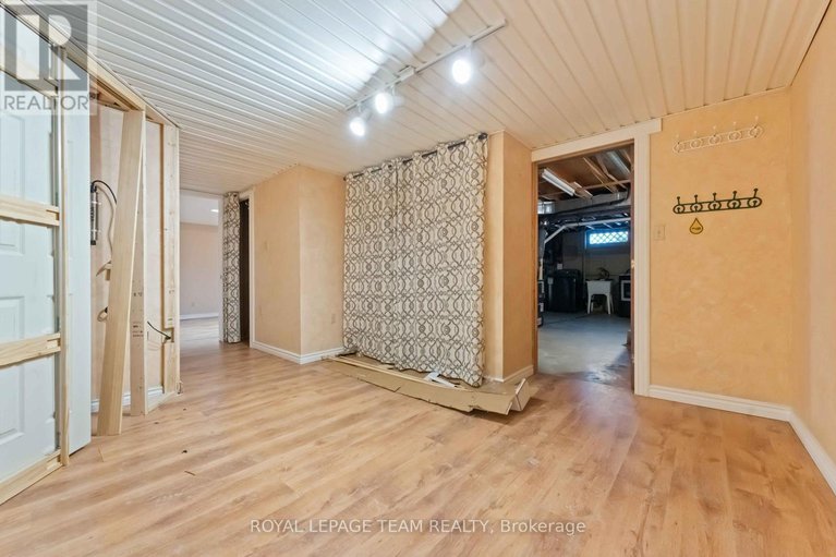 29038836/1094-alenmede-crescent/fairfield-heights/ottawa/ontario/K2B8H3_29