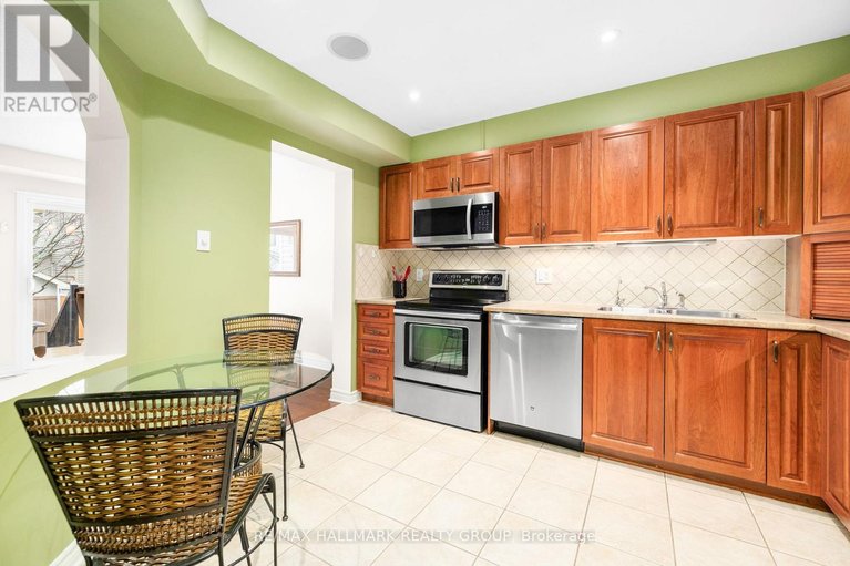 29648631/548-langelier-avenue/mer-bleuebradley-estatesanderson-park/ottawa/ontario/K1W0E7_16