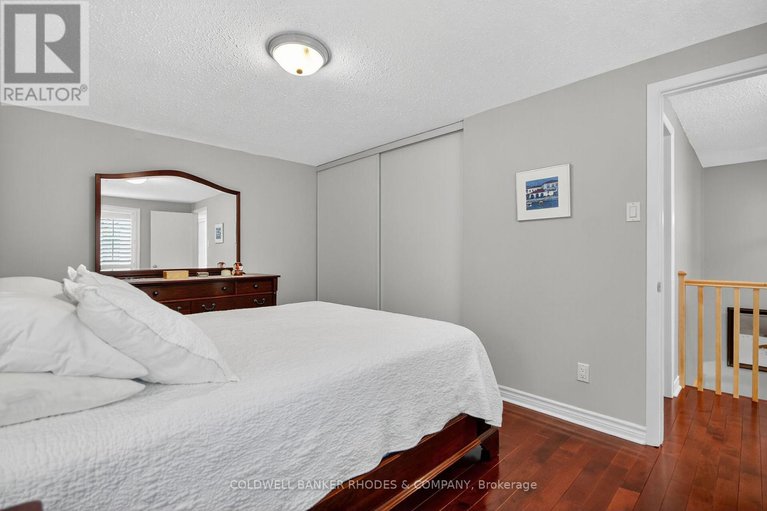 29032585/8-confederation-private/mooneys-bayriverside-park/ottawa/ontario/K1V9W6_25