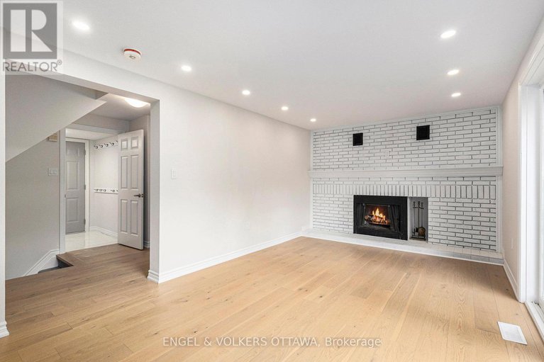 28556816/123-tripp-crescent/pheasant-run/ottawa/ontario/K2J1M5_19