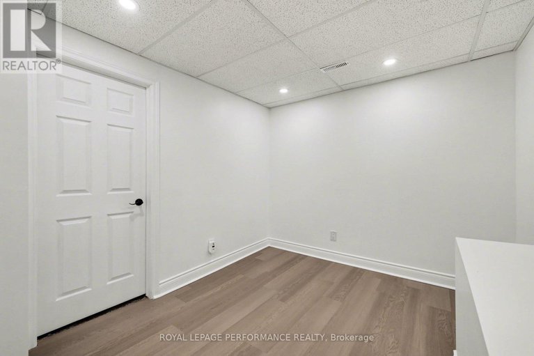 29425118/1584-feather-lane/sawmill-creektimbermill/ottawa/ontario/K1T1V4_31