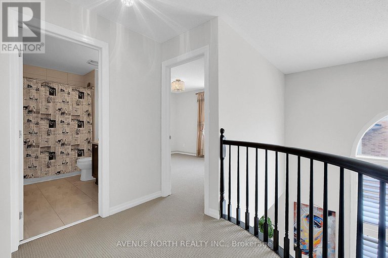 28540961/429-dovehaven-street/mer-bleuebradley-estatesanderson-park/ottawa/ontario/K1W0H2_26