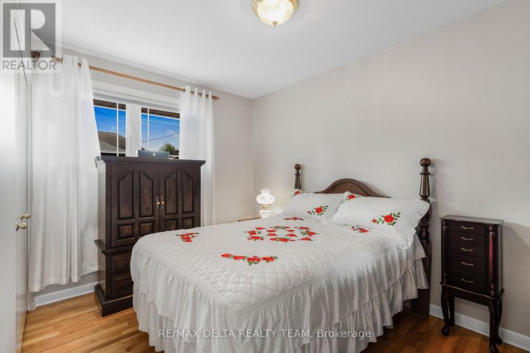 28631886/2435-heaton-avenue/hawthorne-meadows/ottawa/ontario/K1G1J1_14