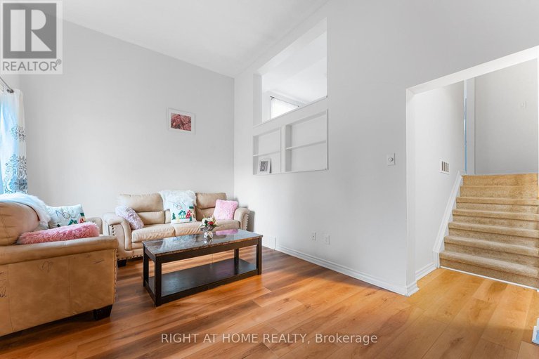 29056028/32-2296-orient-park-drive/blackburn-hamlet-south/ottawa/ontario/K1B4N6_9