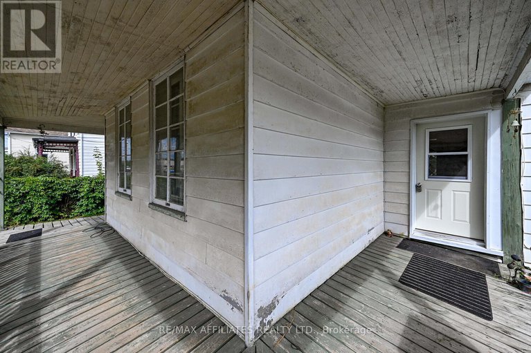 28756533/60-chambers-street/smiths-falls/smiths-falls/ontario/K7A2Y6_9