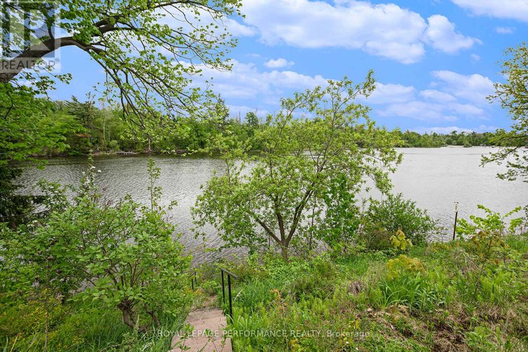 28643500/81-waterford-drive/pineglencountry-place/ottawa/ontario/K2E7V4_11