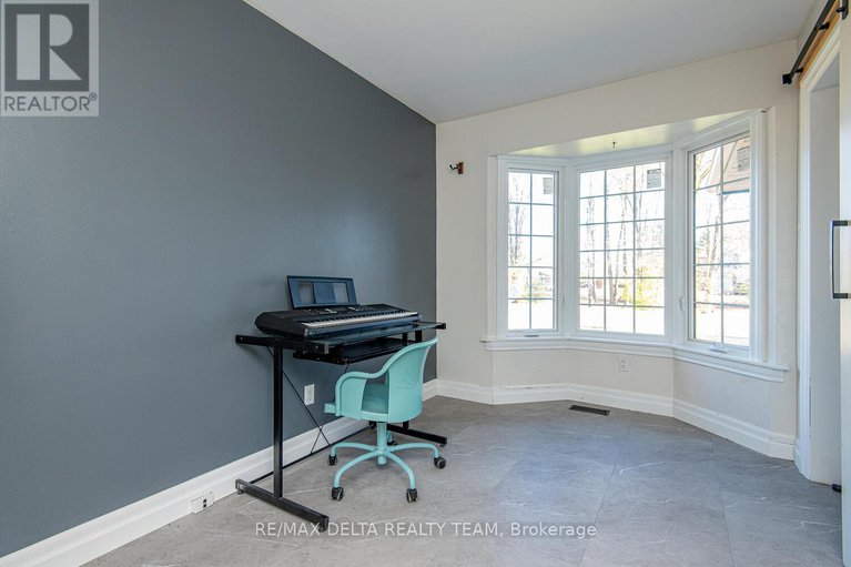 29081598/276-turnstone-court/chatelaine-village/ottawa/ontario/K1E2V2_8