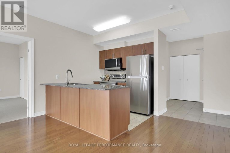 27930686/1807-70-landry-street/vanier/ottawa/ontario/K1L0A8_16
