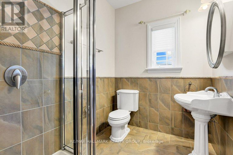 28498840/2680-pierrette-drive/cumberland-estates/ottawa/ontario/K4C1B6_29