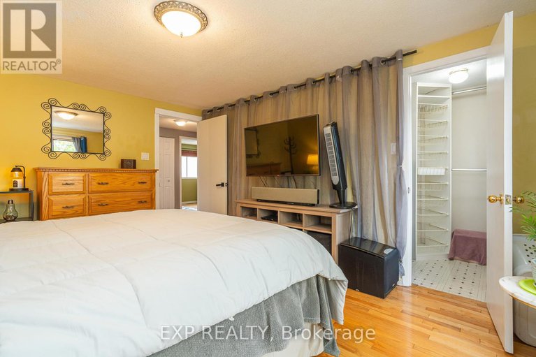 28989665/22-rickey-place/glencairnhazeldean/ottawa/ontario/K2L2E3_23