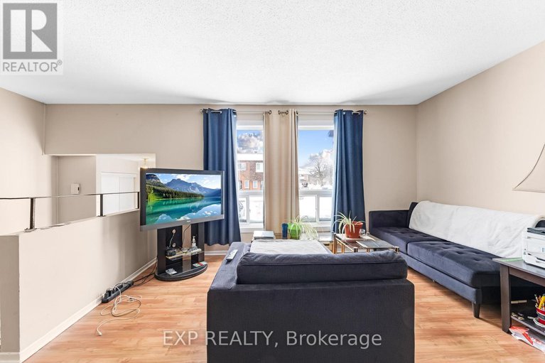 29415579/52-44a-woodvale-green/craig-henrywoodvale/ottawa/ontario/K2G4H4_11