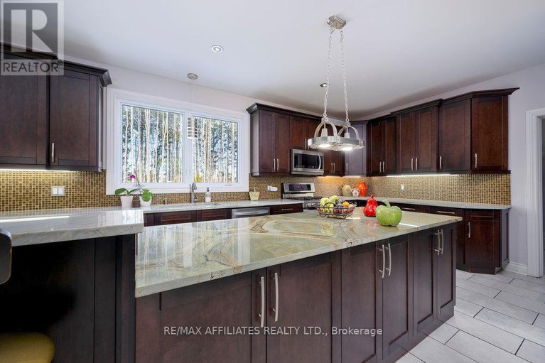 28142173/2284-summerside-drive/manotick-east-to-manotick-station/ottawa/ontario/K4M1B4_11