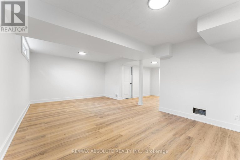 29221616/14-mulvagh-avenue/borden-farmstewart-farmcarleton-heightsparkwood-hills/ottawa/ontario/K2E6M6_28