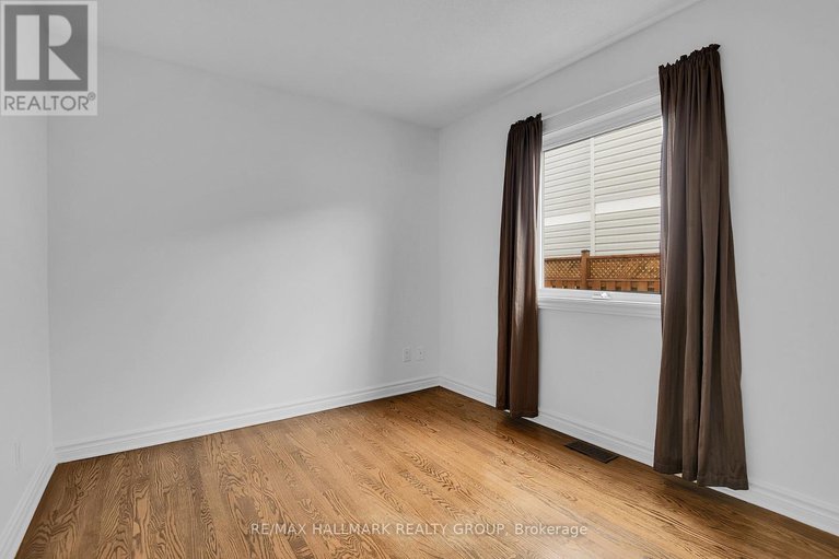 29314461/1743-silver-bark-avenue/orleanssunridge/ottawa/ontario/K1C7A8_19