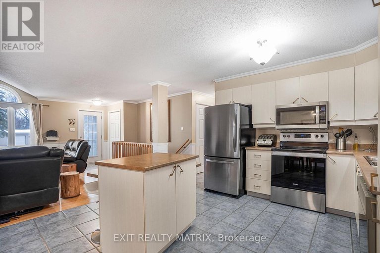 29241507/213-longueuil-street/lorignal/champlain/ontario/K0B1K0_10