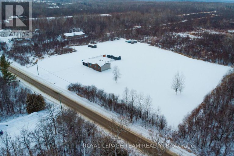 28504851/883-craig-road/north-grenville-twp-kemptville-south/north-grenville/ontario/K0G1S0_1