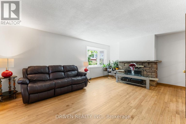 28901692/876-pinecrest-road/fairfield-heights/ottawa/ontario/K2B6B2_6