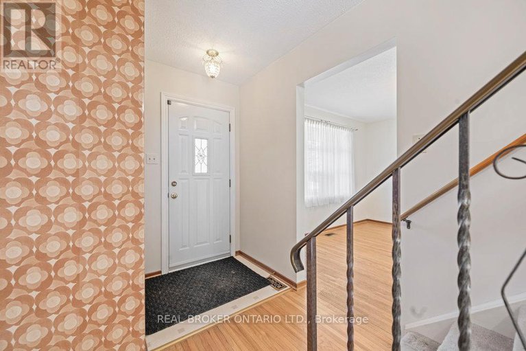28986692/60-westpark-drive/blackburn-hamlet/ottawa/ontario/K1B3E5_3