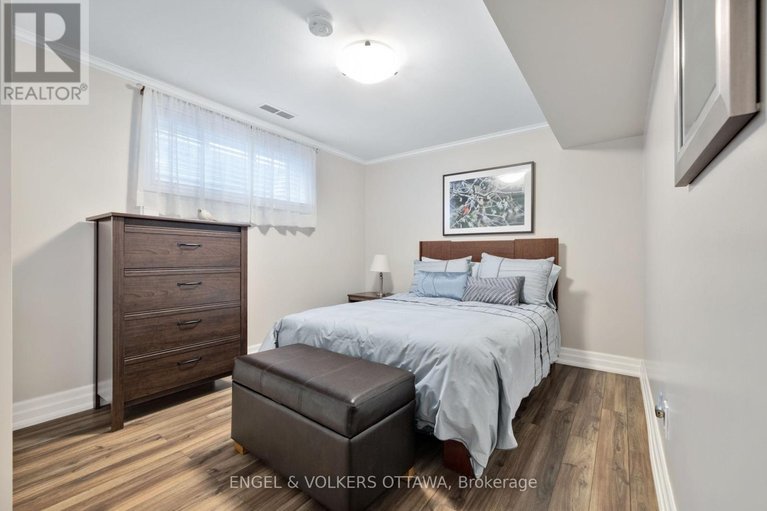 29621371/1173-st-jerome-crescent/convent-glen-north/ottawa/ontario/K1C2A7_32