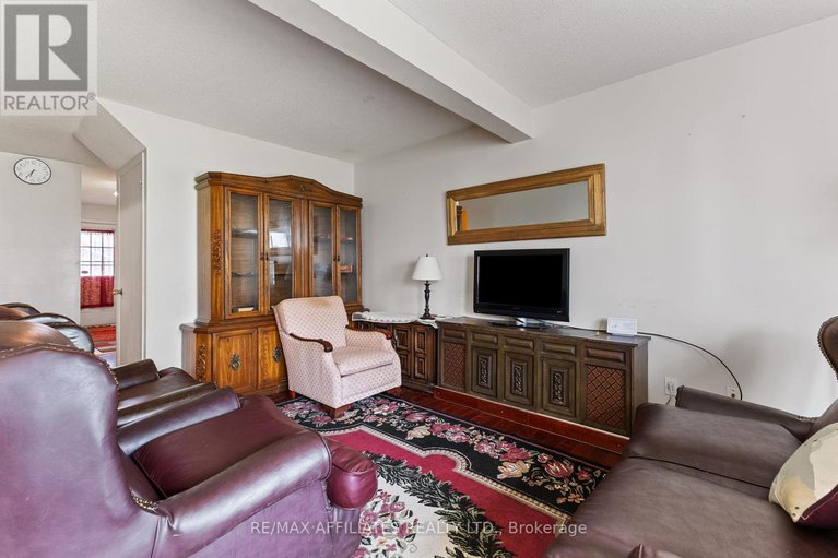 28333115/75-saxton-private/redwood-park/ottawa/ontario/K2H9P3_6