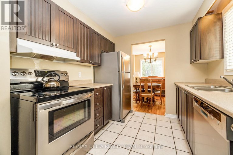 28889907/334-omer-lacasse-avenue/queenswood-heights-south/ottawa/ontario/K1E2X8_6