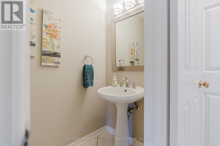 29631308/583-apollo-way/fallingbrookpineridge/ottawa/ontario/K4A1T7_8