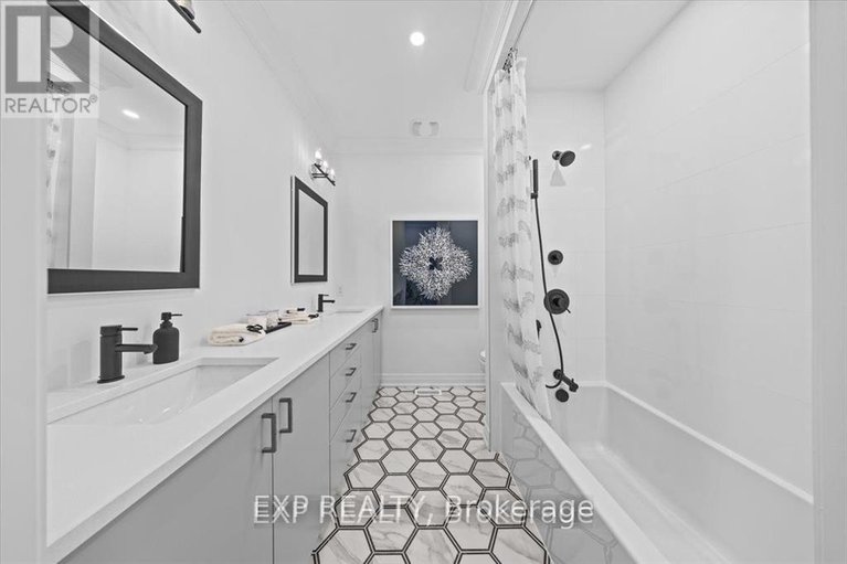 29066933/2490-half-moon-bay-road/half-moon-bay/ottawa/ontario/K2J4H7_42