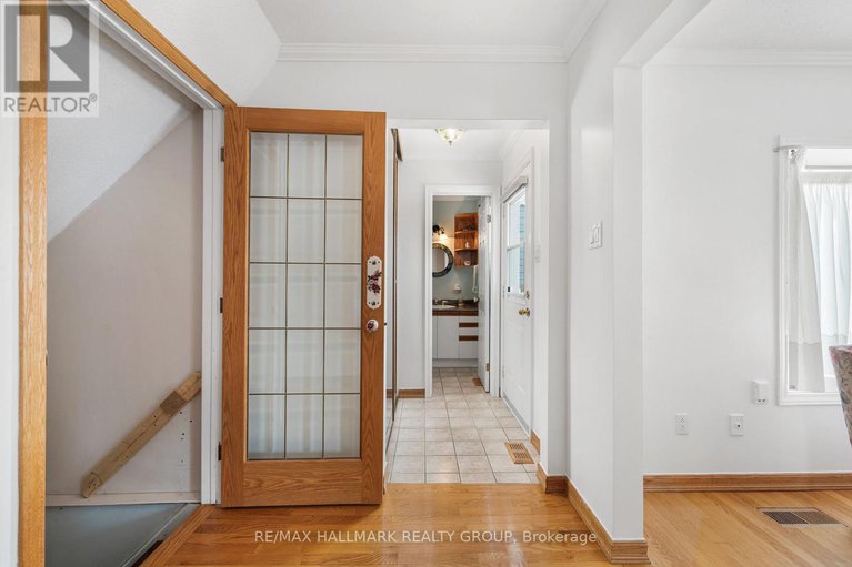 29434768/1177-st-moritz-crescent-n/convent-glen-north/ottawa/ontario/K1C2B2_22