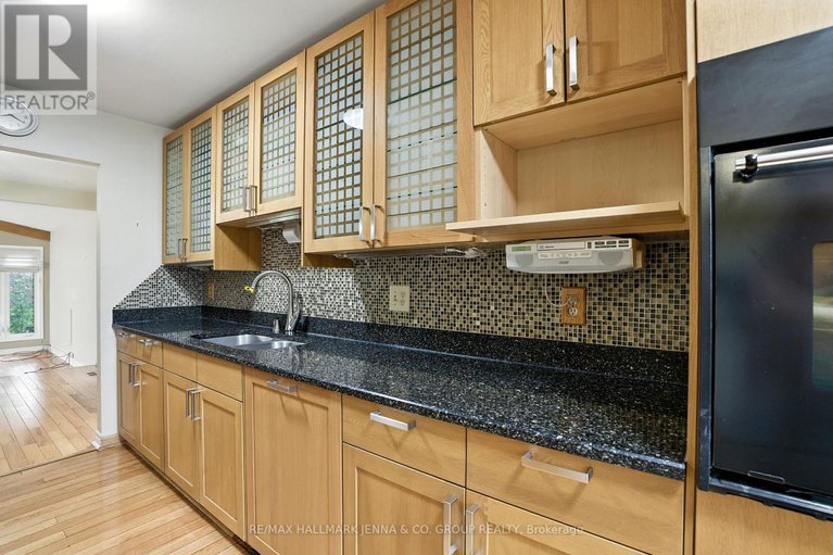 28807492/1115-st-emmanuel-terrace/convent-glen-north/ottawa/ontario/K1C2J6_7