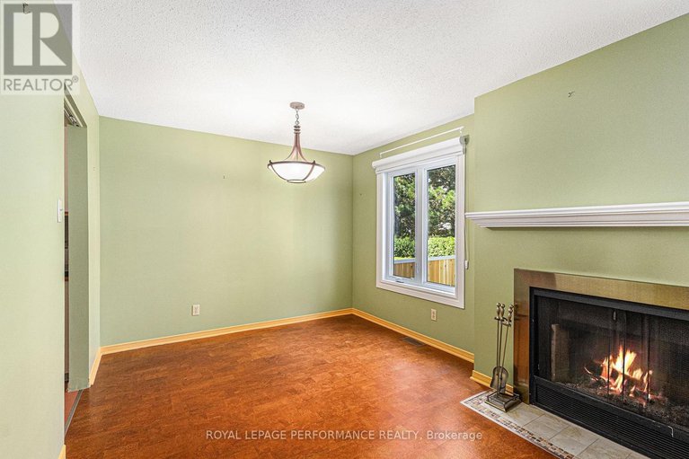 28553456/2015-summerfields-crescent/chapel-hill/ottawa/ontario/K1C7B4_9