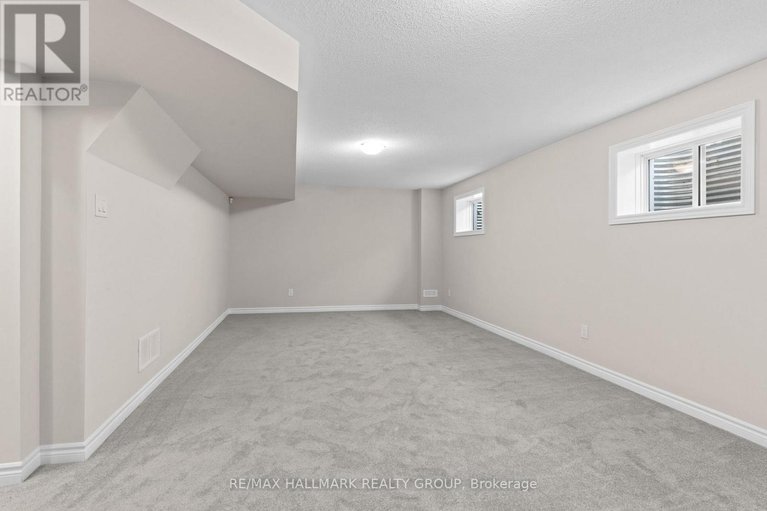 28452822/3000-travertine-way/half-moon-bay/ottawa/ontario/K2J6W5_32
