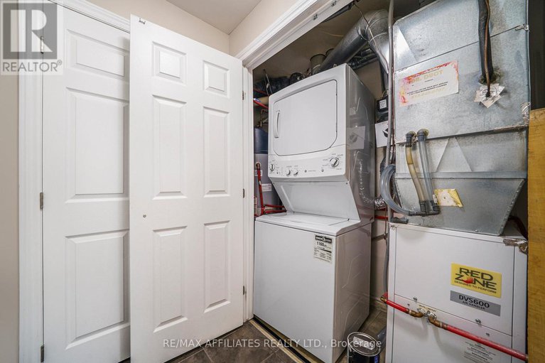 28356424/a-330-everest-private/elmvale-acres/ottawa/ontario/K1G4E4_12