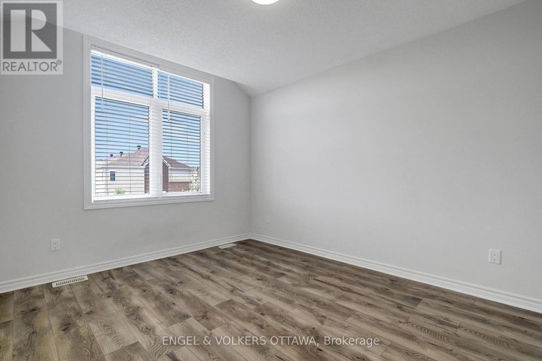 28399341/305-lamarche-avenue/orleans-village/ottawa/ontario/K1C1T1_22