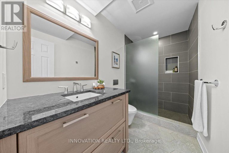 28392442/b-36-dufferin-road/lindenlea/ottawa/ontario/K1M2A8_16
