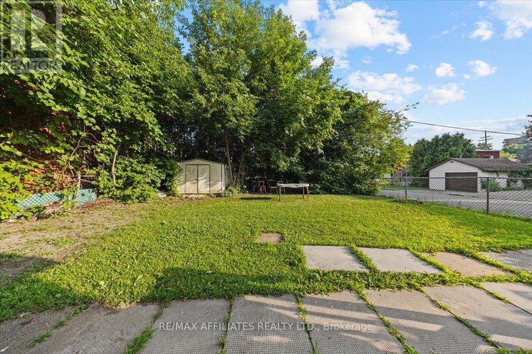 28601010/310-shakespeare-street/vanier/ottawa/ontario/K1L5M2_24