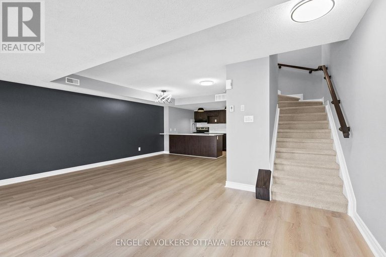 29165857/42-261-titanium-private/convent-glen-north/ottawa/ontario/K1C0A5_12