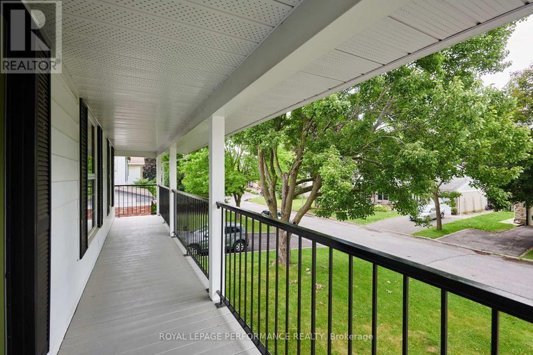 28570565/2220-quinton-street/urbandale-acres/ottawa/ontario/K1H6V3_16